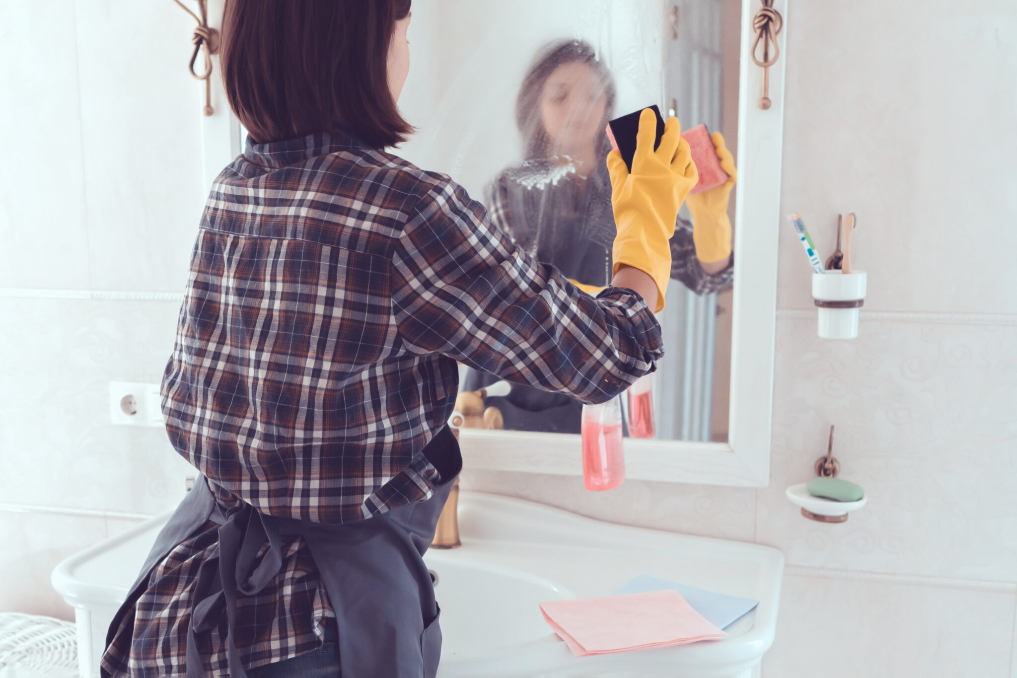 Nettoyage miroir 2 - Miroiterie Nîmes
